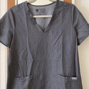 Figs Casma three pocket scrub top in small